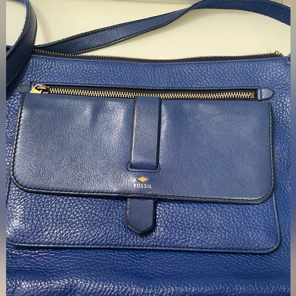 Fossil Blue Leather Crossbody Messenger Style Purse with front snap pocket - Picture 5 of 16
